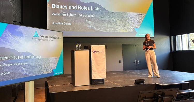 Josefine Dolata referiert über blaues und rotes Licht