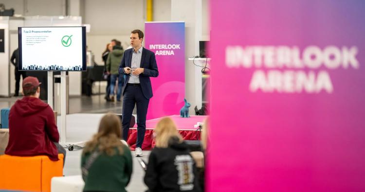 Christoph Baum auf Bühne der Interlook Arena