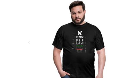 Mann schwarzes Tshirt